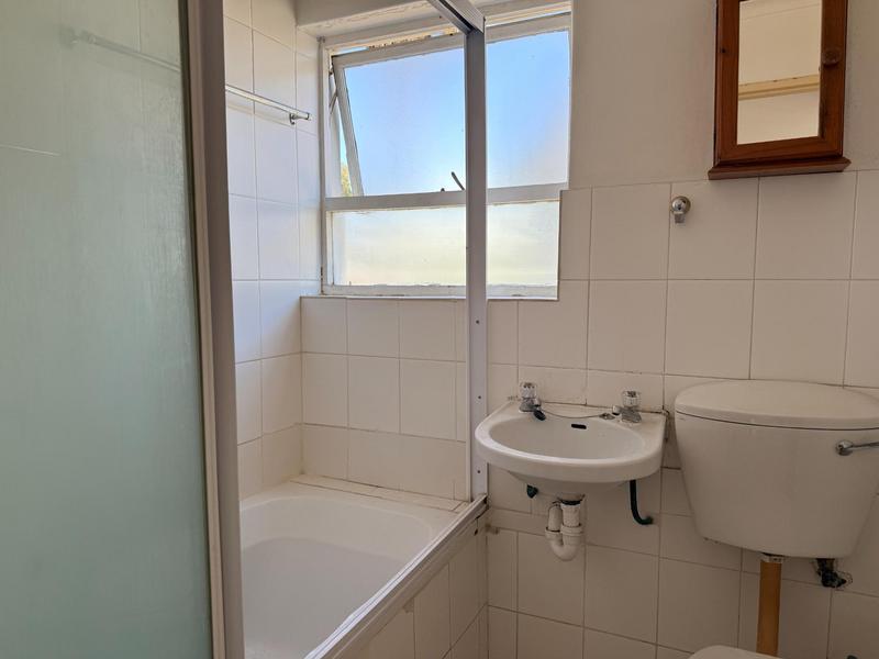 2 Bedroom Property for Sale in Oakglen Western Cape